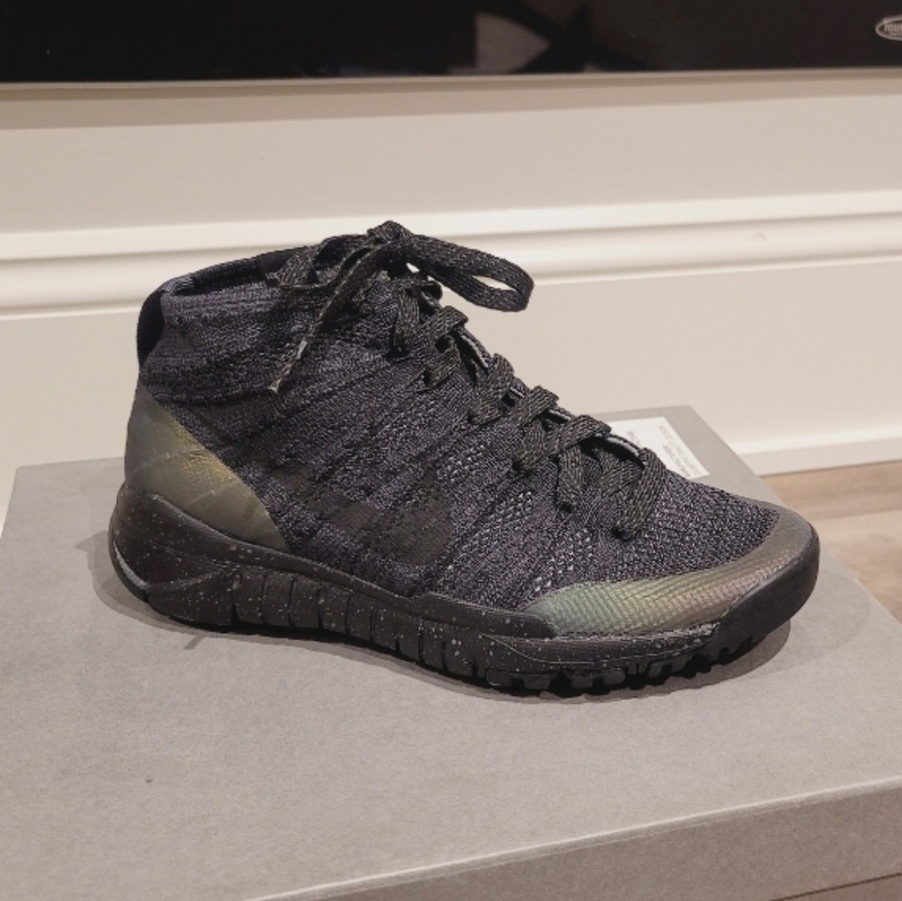 Nike Womens W Flyknit Trainer Chukka FSB Black/Iridescent-Anthracite
